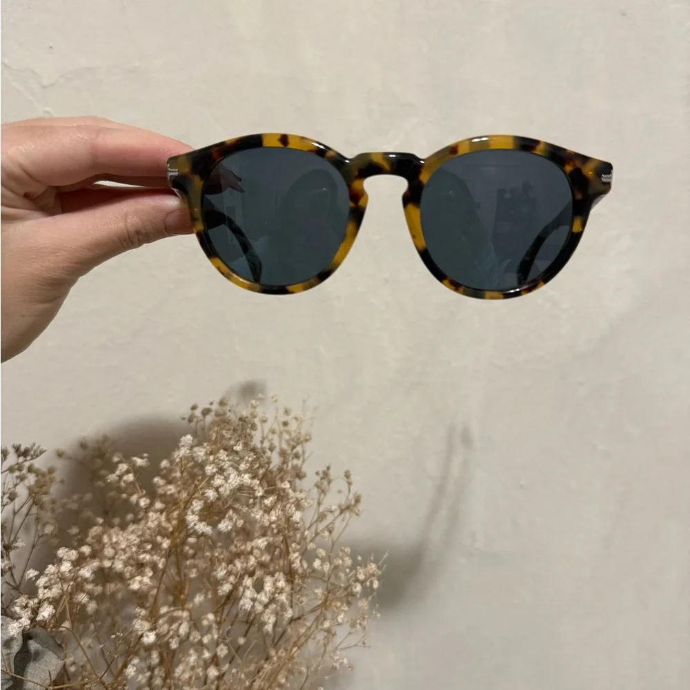 LANVIN TORTOISE SUNGLASSES - Picture 2 of 3